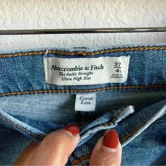 Abercrombie & Fitch Ultra High Rise The Ankle Straight Distressed Jean Size 27/4 - Picture 9 of 11